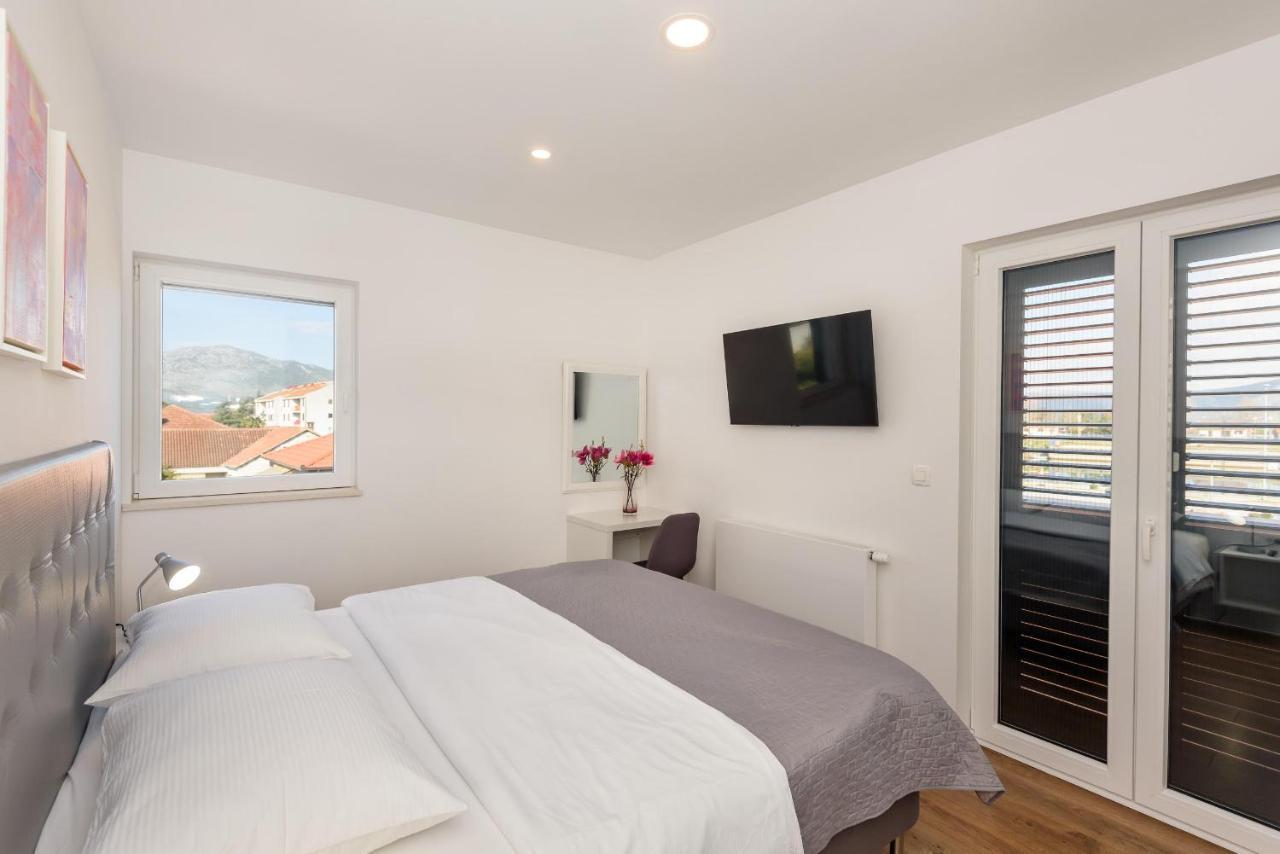 Neretva Valley Apartments - Heated Pool เมทโควิช ภายนอก รูปภาพ